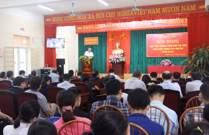 Chi bộ khu phố 5, phường Hồng Hà (TP Hạ Long) gặp mặt đảng viên nơi cư trú năm 2022.