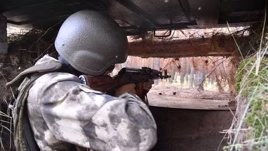 Thành phố trọng điểm Donbass bị Ukraine 'bao vây một nửa'. Trong ảnh là một tay súng gần Liman, ngày 20/9/ 2022. Nguồn: Sputnik