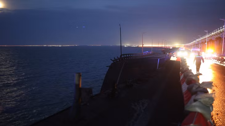 Phần cầu Crimea bị sập. Ảnh: Sputnik