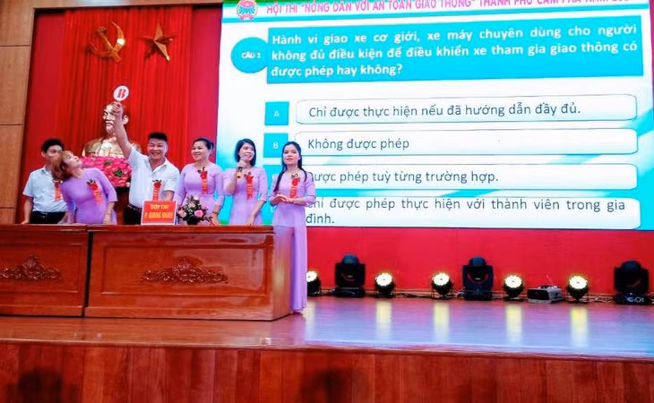 Nông dân TP Cẩm Phả tham gia Hội thi Nông dân với An toàn giao thông năm 2021.