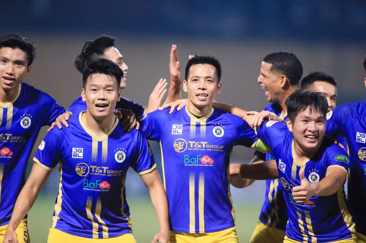 Hà Nội FC vững vàng ở ngôi đầu bảng V.League 2022 sau vòng 19. Ảnh: VPF