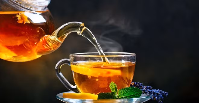 Chỉ uống trà khi đã ăn no bụng vào buổi sáng. Ảnh: Onmanorama.