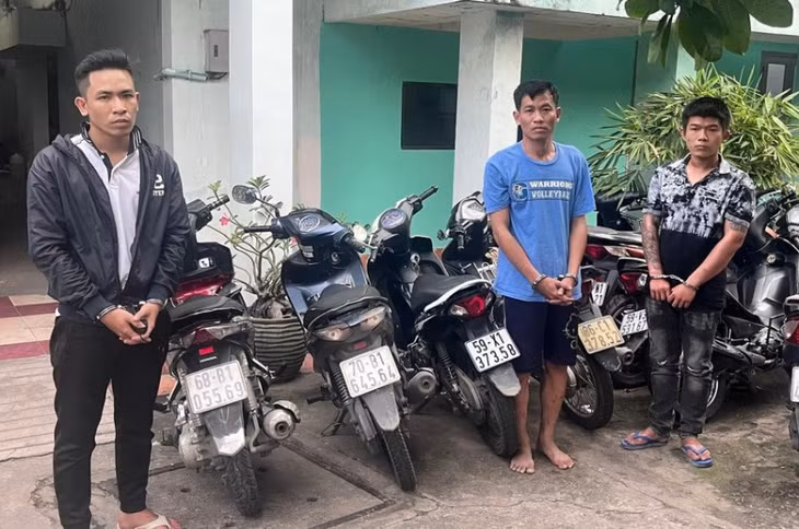 3 đối tượng liên quan trong các vụ bẻ khóa trộm xe máy tại các cửa hàng tiện lợi.