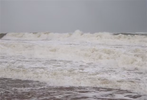 Tu chieu 14/10, vung bien Quang Tri-Ninh Thuan co gio manh, song lon hinh anh 1