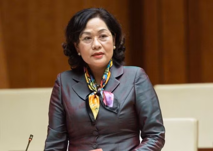 Bà Nguyễn Thị Hồng, Thống đốc Ngân hàng Nhà nước giải trình tại phiên thảo luận kinh tế xã hội chiều 28/10. Ảnh: Hoàng Phong