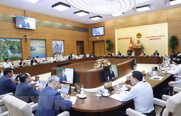 Phien hop Uy ban TV Quoc hoi: Cu tri kien nghi som cai cach tien luong hinh anh 1