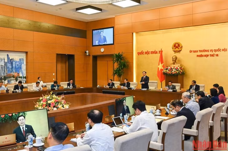 Quang cảnh Phiên họp thứ 16 của Ủy ban Thường vụ Quốc hội sáng 10/10.
