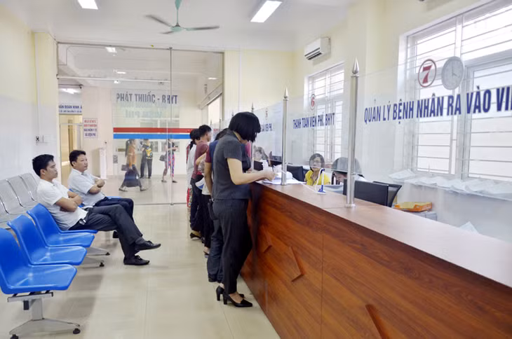 Bệnh nhân đến khám và điều trị tại Bệnh viện Đa khoa Cẩm Phả hiện nay có thể thanh toán trực tuyến không dùng tiền mặt khi khám chữa bệnh.