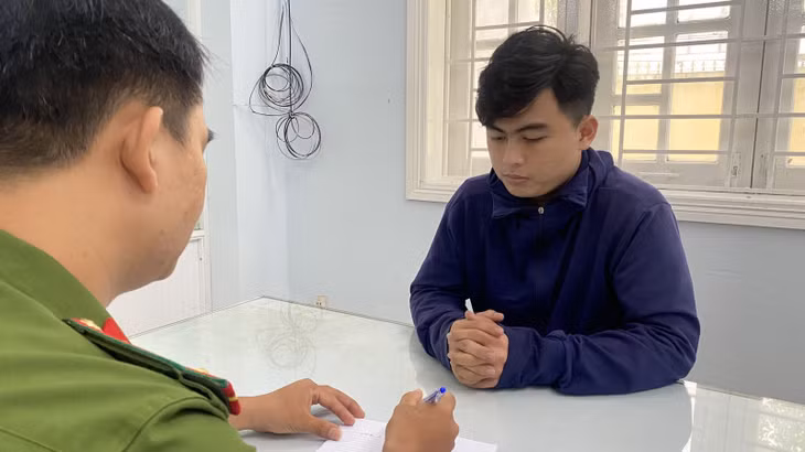 Bắt nhóm trộm điện thoại tại Điện máy Xanh trong đêm "đại hồng thủy" ảnh 2