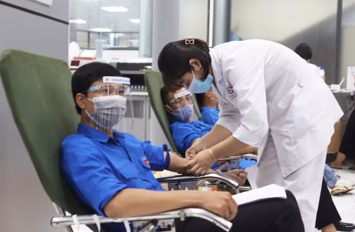 Kết thúc chương trình hiến máu tình nguyện của Đoàn TQN, đợt 3 đã thu được 320 đơn vị máu.