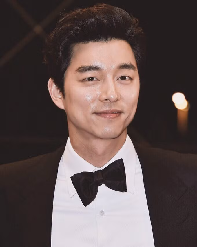 Kế đến là tài tử Gong Yoo, với thu nhập 17,2 tỷ won (15 triệu USD) từ quảng cáo. Ảnh: Mnet.