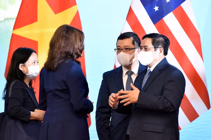 Thủ tướng Phạm Minh Chính trao đổi với Phó Tổng thống Hoa Kỳ. Thủ tướng Phạm Minh Chính trao đổi với Phó Tổng thống Hoa Kỳ.
