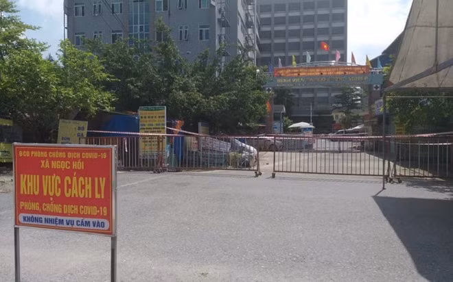 Hình ảnh phong tỏa tại Cổng Bệnh viện Đa khoa Nông nghiệp, đường Ngọc Hồi, huyện Thanh Trì. (Ảnh: Dân Sinh)