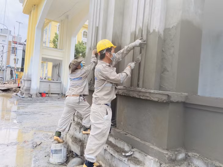 Hiện đơn vị thi công đang đẩy nhanh tiến độ, hoàn thiện những hạng mục cuối cùng của dự án.