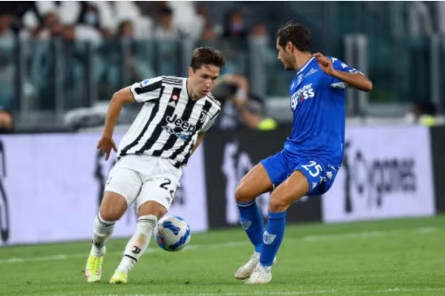 Juve sở hữu nhiều cơ hội ngon ăn ở khoảng thời gian đầu trận.