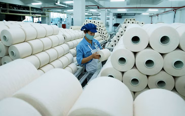 Sản xuất sản phẩm dệt nhuộm tại Công ty TNHH Dệt nhuộm Jasan Việt Nam (Khu công nghiệp dệt may Phố Nối B, Hưng Yên). Ảnh: NGỌC CHÂU