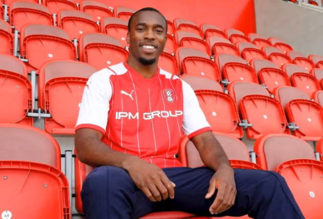 Tolaji ra mắt CLB mới Rotherham United.