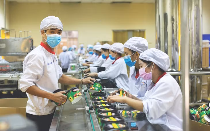 Masan đang nỗ lực duy trì sản xuất để đáp ứng các mặt hàng thiết yếu. Đại diện Masan cho biết mô hình “3 tại chỗ” là chủ trương đúng đắn nhưng chỉ hiệu quả trong ngắn hạn, nếu áp dụng dài hạ có nguy cơ là ổ lây nhiễm lớn nếu có ca nhiễm.