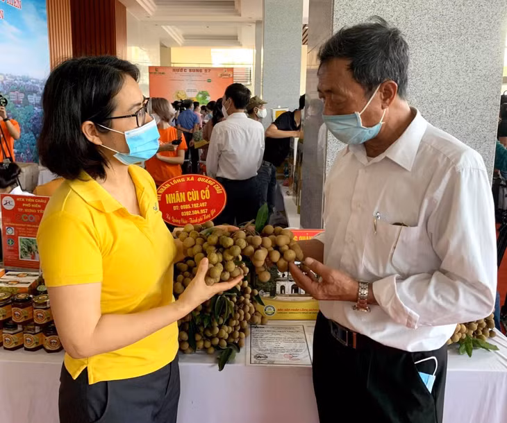 Giới thiệu nông dân về cách thức chào bán nông sản trên sàn thương mại điện tử Posmart.
