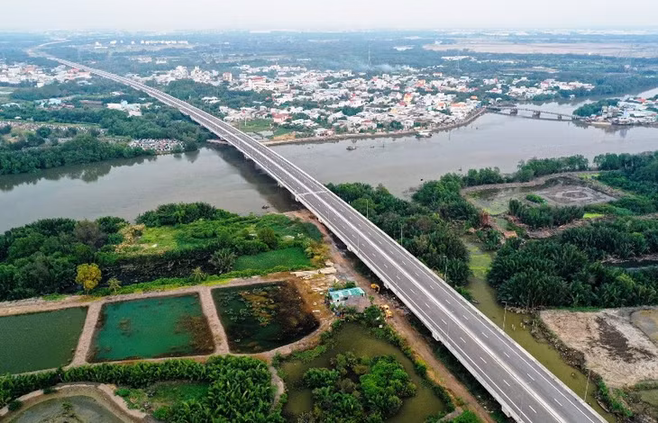 Cao tốc Bến Lức - Long Thành.