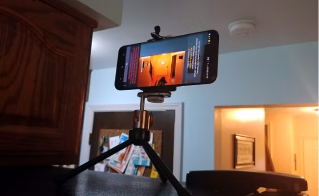 Dùng điện thoại cũ làm camera giám sát trong nhà