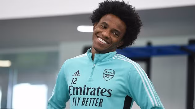 Willian rời Arsenal.