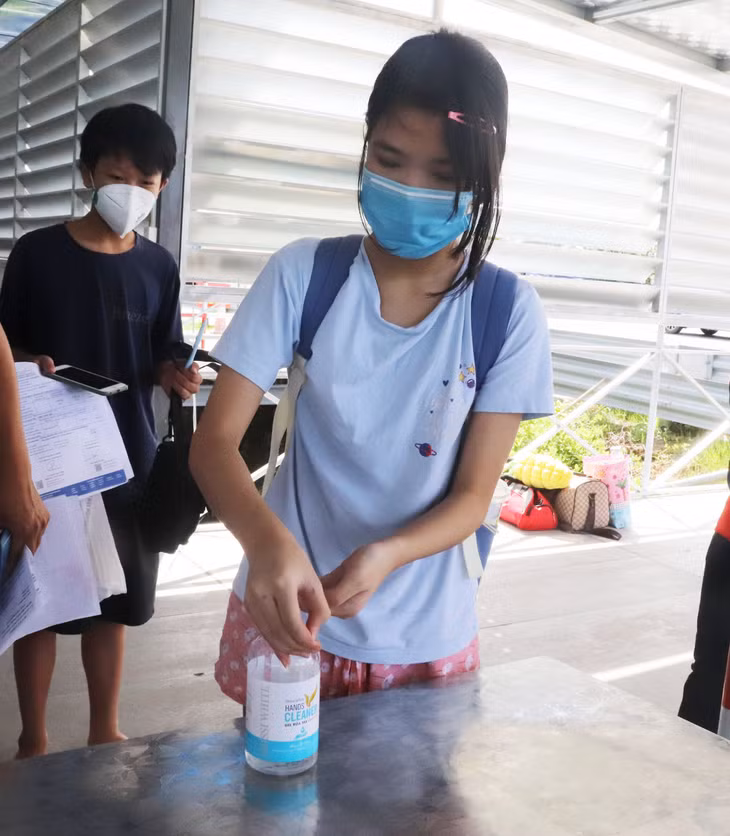 Các phụ huynh, học sinh đều chấp hành nghiêm các quy định phòng chống dịch.