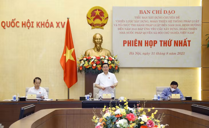 Chủ tịch Quốc hội Vương Đình Huệ phát biểu tại Phiên họp. Ảnh: VGP/Lê Sơn.
