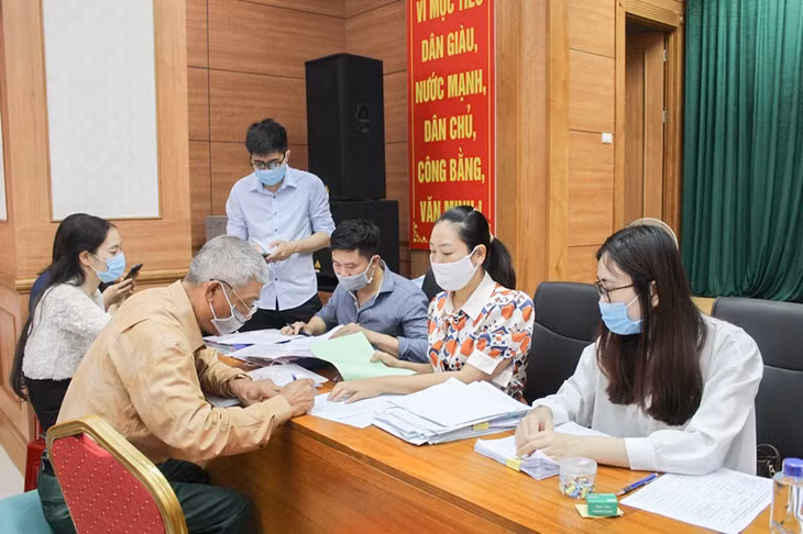 TP Móng Cái tổ chức chi trả tiền đền bù GPMB tại phường Hải Hòa, tháng 4/2021. Ảnh: Thu Hằng (Trung tâm TT-VH Móng Cái)