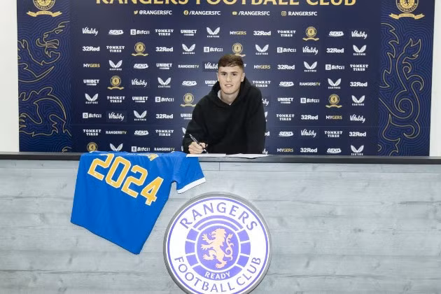 McCann ký hợp đồng với ông lớn Scotland.