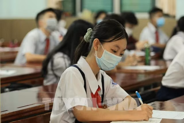 Bộ GD&ĐT đề nghị giữ ổn định mức học phí trong năm học mới 2021-2022 - Ảnh 1.