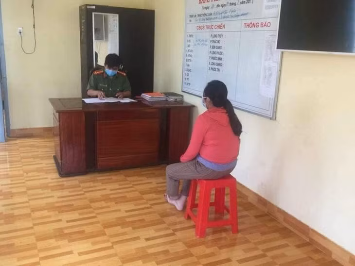 Đơn vị chức năng Công an thị xã Phước Long làm việc với M.T.S.