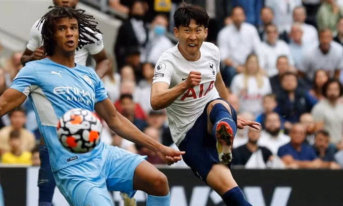 Cú cứa lòng giúp Son ghi bàn thứ bảy vào lưới Man City. Ảnh: AFP