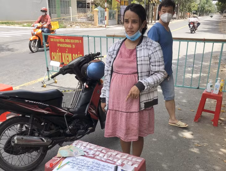 Thư bị bắt giữ cùng tang vật.