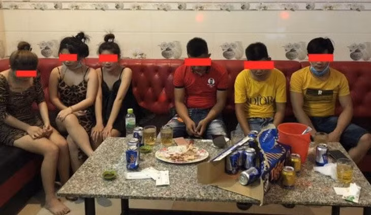 Quán karaoke không phép ảnh 1 Quan karaoke khong phep anh 1