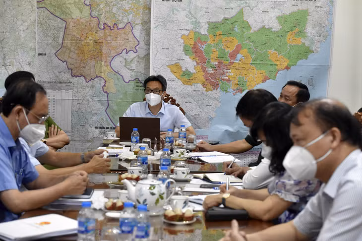 Phó Thủ tướng Vũ Đức Đam, Tổ công tác đặc biệt của Chính phủ thực hiện công tác phòng, chống dịch COVID-19 làm việc với lãnh đạo TPHCM chiều ngày 28/8. Ảnh: VGP/Đình Nam Phó Thủ tướng Vũ Đức Đam, Tổ công tác đặc biệt của Chính phủ thực hiện công tác phòng, chống dịch COVID-19 làm việc với lãnh đạo TPHCM chiều ngày 28/8. Ảnh: VGP/Đình Nam