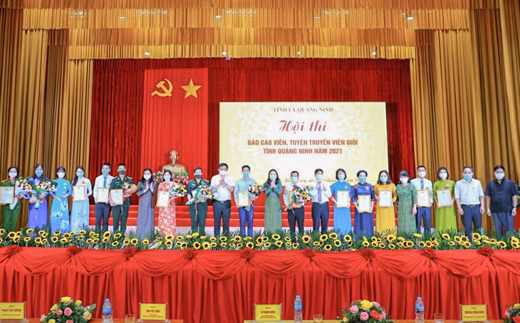 Hội thi báo cáo viên, tuyên truyền viên giỏi tỉnh năm 2021 Cụm các Đảng bộ huyện, tổ chức tại huyện Bình Liêu, tháng 8/2021. Ảnh: Hằng Ngần