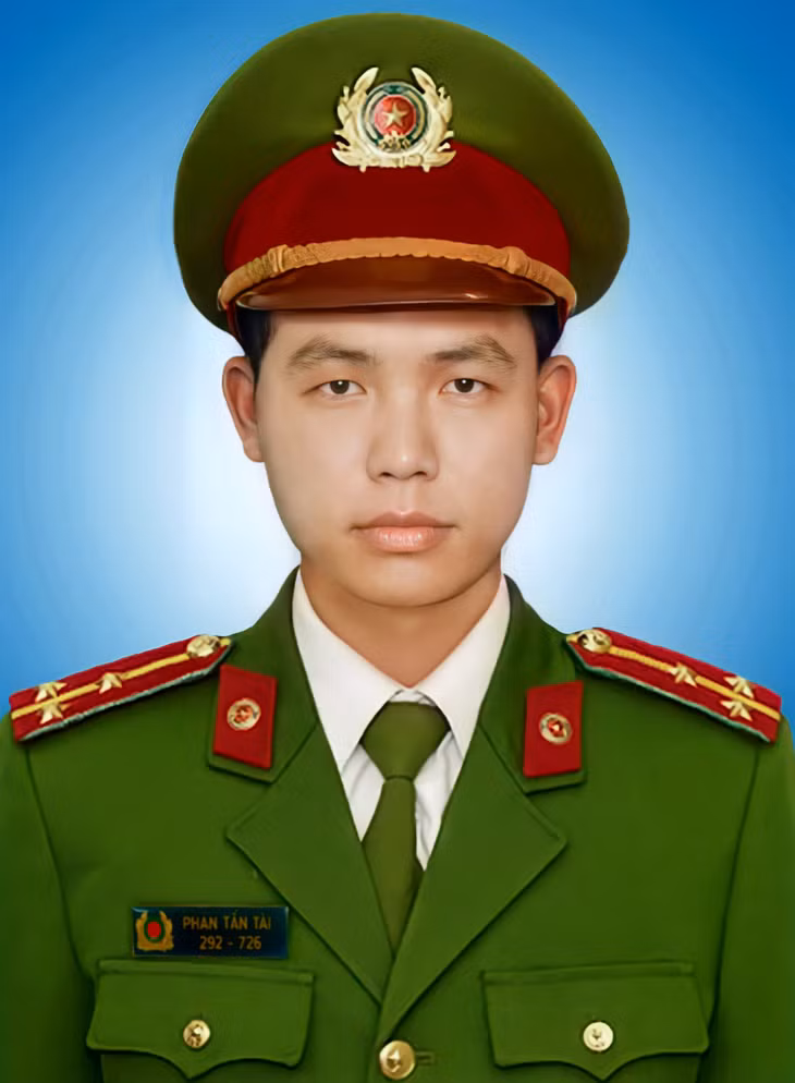 Thượng úy Phan Tấn Tài Thượng úy Phan Tấn Tài