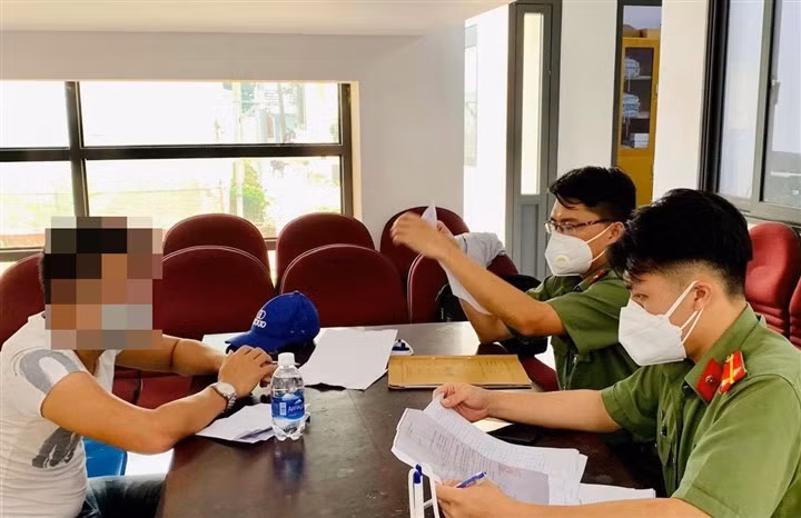 Công an huyện Bàu Bàng làm việc với V.
