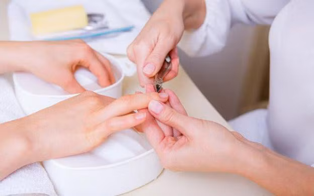 Làm móng, xỏ khuyên - bạn có nguy cơ mắc viêm gan từ những thói quen này mà không biết - ảnh 4