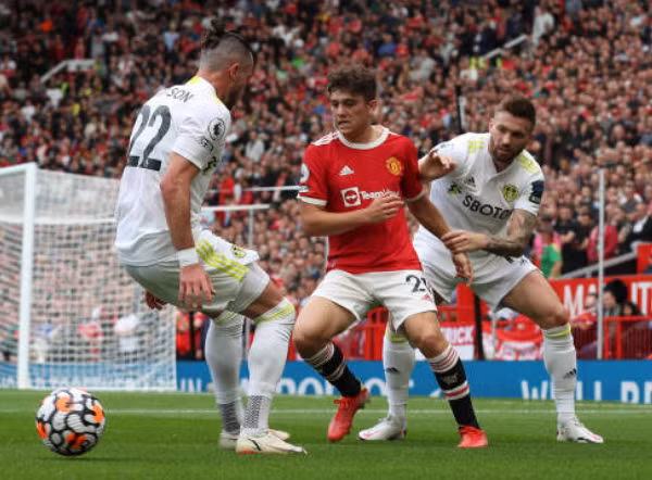James đang trên đường rời Man Utd để đến Leeds.