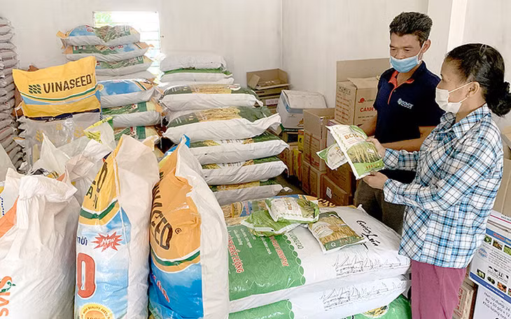 Cửa hàng giống, vật tư nông nghiệp tại xã Kim Phú (TP Tuyên Quang, tỉnh Tuyên Quang). Ảnh: ÐOÀN THƯ