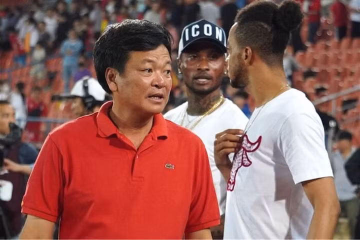 Ông Văn Trần Hoàn làm chủ tịch CLB Hải Phòng từ đầu mùa giải 2021.