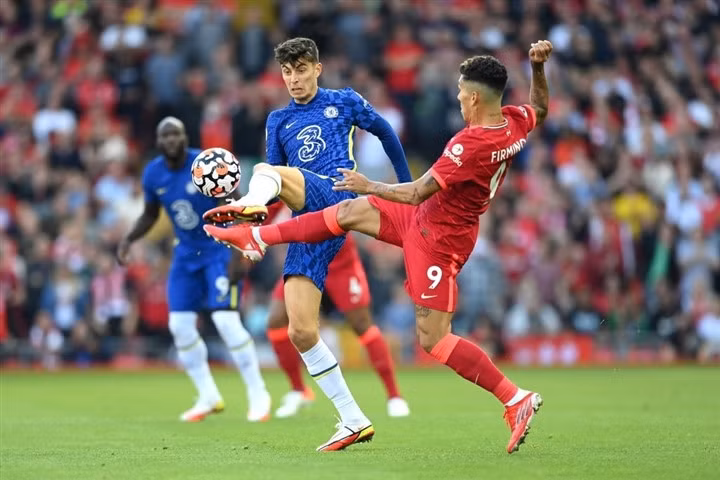 Chelsea chơi tốt dù thiếu người trong cả hiệp 2.
