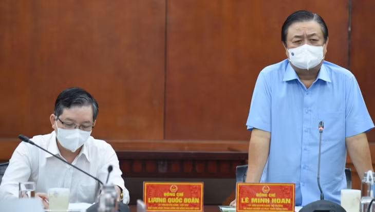 Bộ trưởng Nông nghiệp và Phát triển nông thôn Lê Minh Hoan phát biểu tại buổi làm việc chiều 16/8.