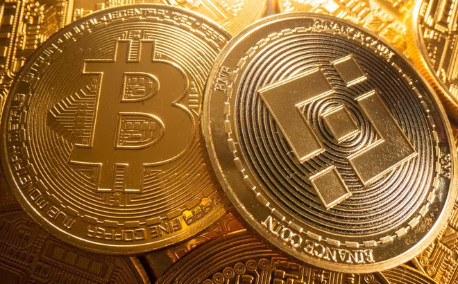 Bitcoin và các đồng tiền điện tử khác đồng loạt tăng mạnh kéo vốn hóa thị trường tiền điện tử vượt 2.000 tỷ USD (Ảnh: Reuters).