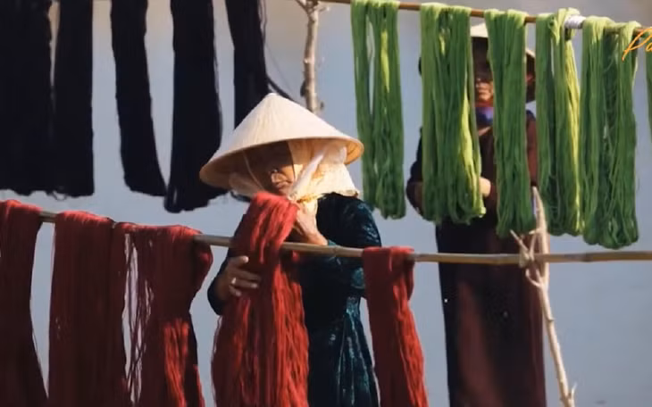 Tôn vinh nét đẹp phụ nữ Việt Nam và làng nghề truyền thống ảnh 2