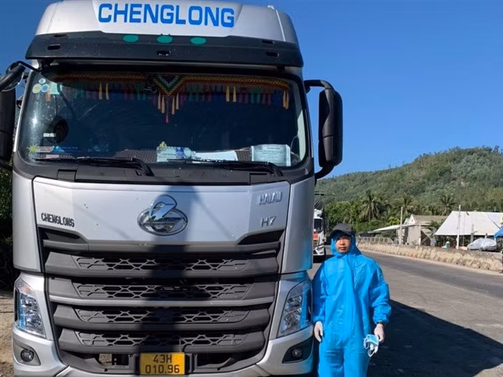 Lợi dụng xe 'luồng xanh', tài xế Đặng Xuân Nam chở người từ tâm dịch TP.HCM về Quảng Nam. Ảnh: V.D