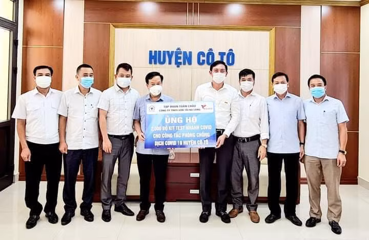 ... và 2.000 kit xét nghiệm nhanh Covid-19 cho huyện Cô Tô.