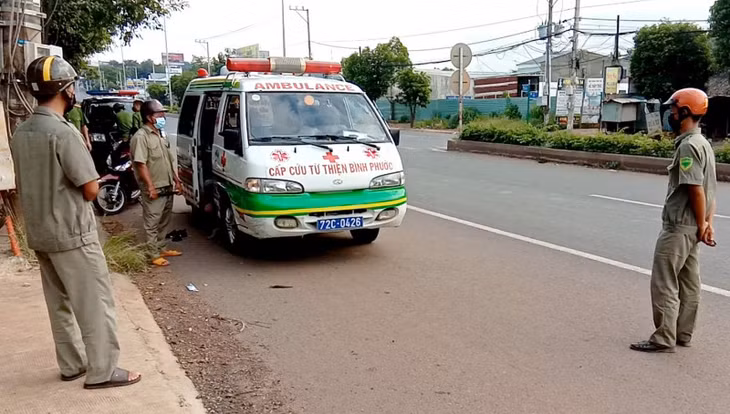 Chiếc xe cứu thương do Nguyễn Quốc Việt điều khiển.